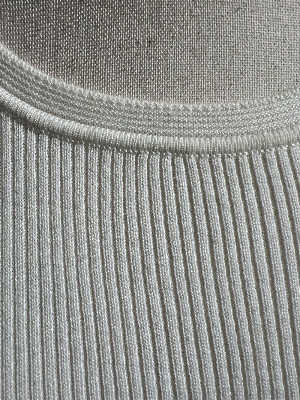 Calvin Klein Ivory Ribbed Sleeveless Tank Top Size Medium - Picture 4 of 6